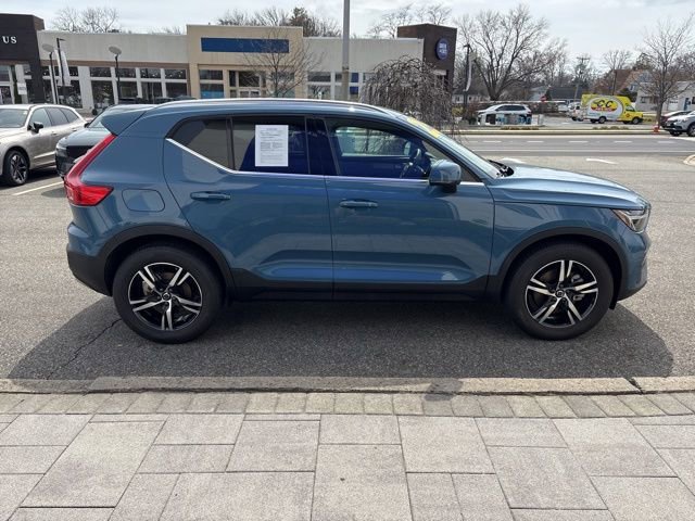 Used 2025 Volvo XC40 B5 Core image 6