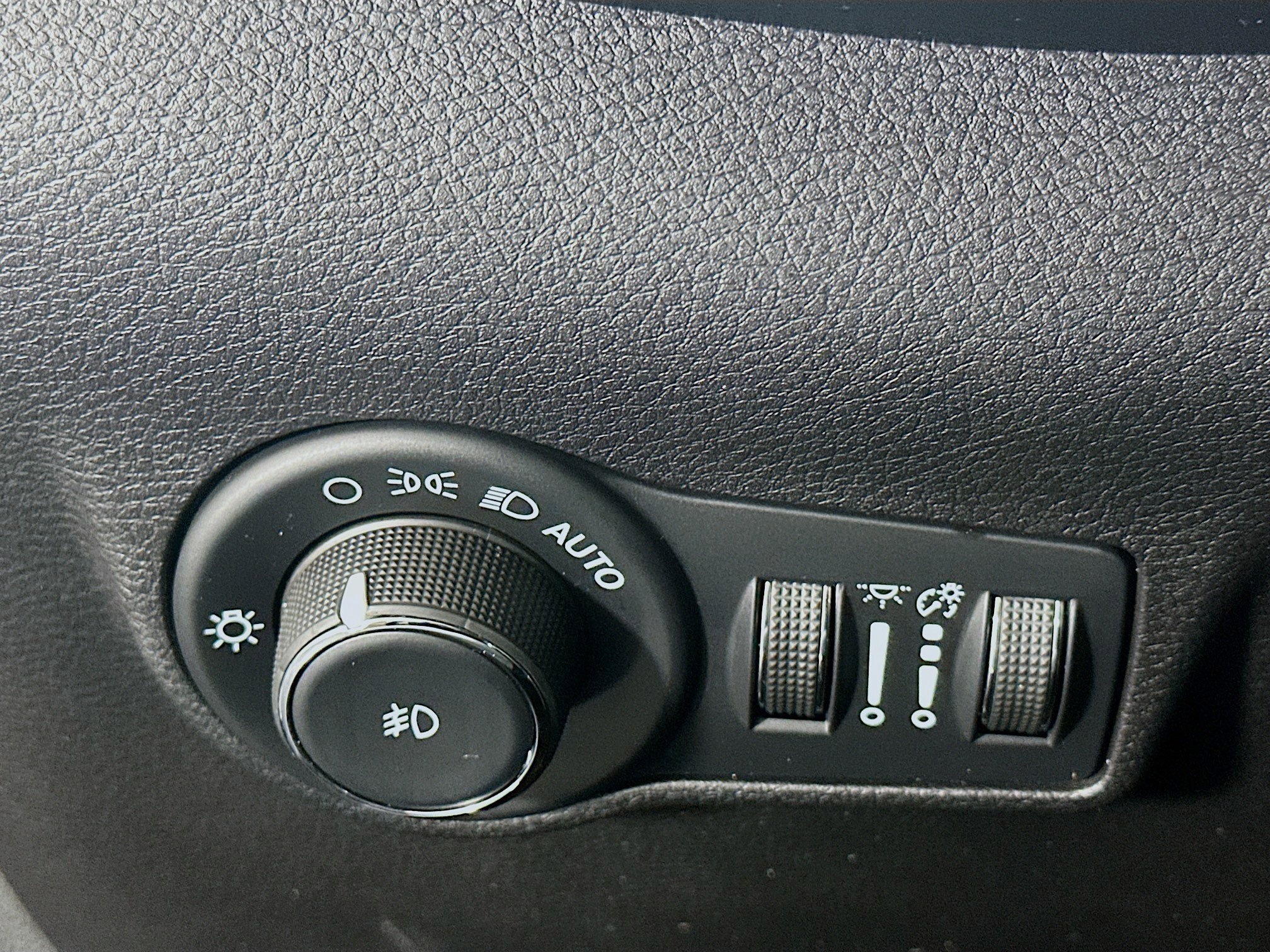 Used 2022 Jeep Compass Latitude w/ Sun and Sound Group image 17