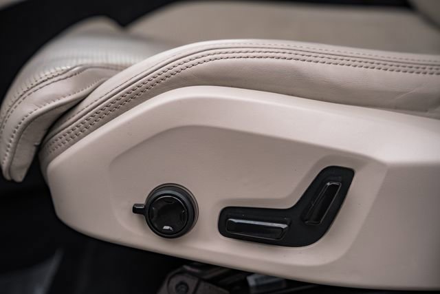 Used 2022 Volvo XC60 T8 Inscription w/ Advanced Package image 35