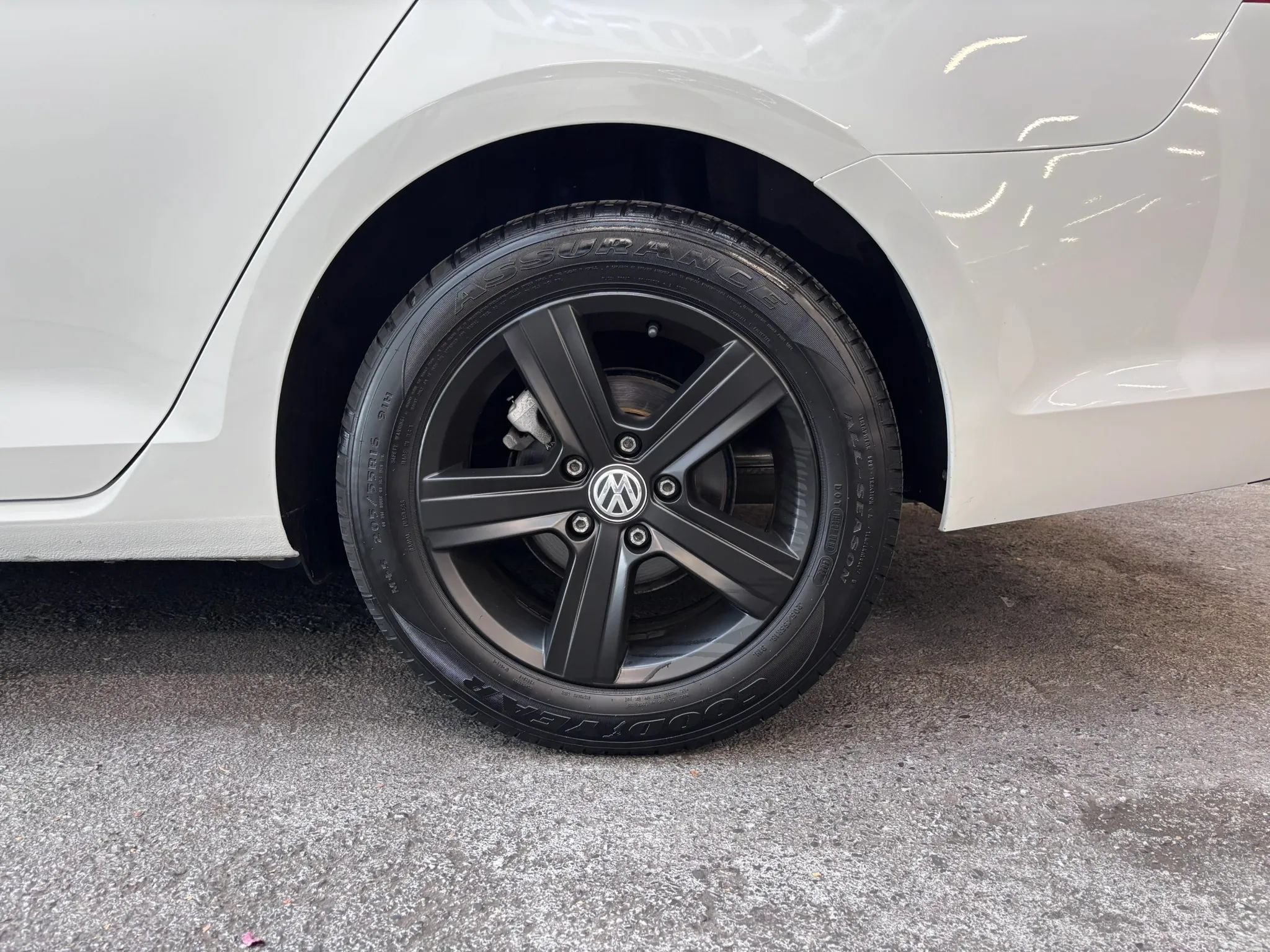 Used 2015 Volkswagen Golf TDI S FWD image 9