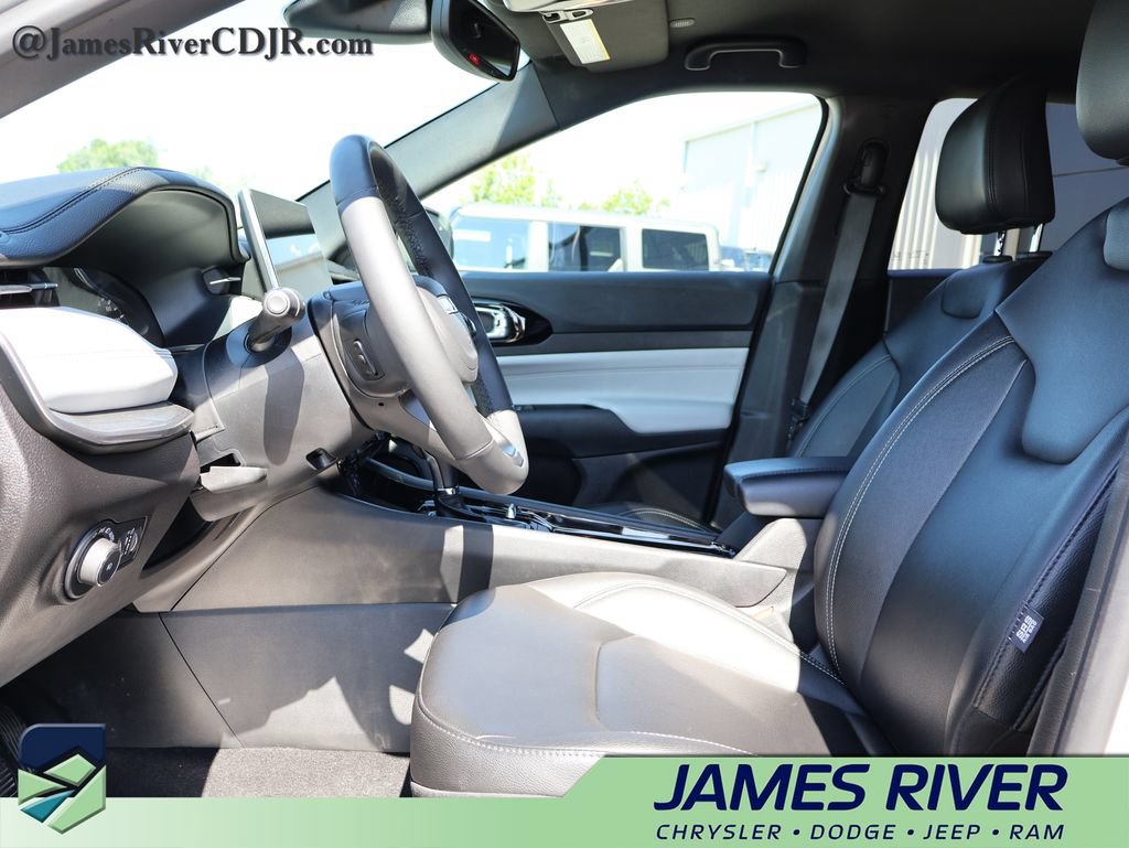 Used 2025 Jeep Compass Limited AWD/4WD image 22
