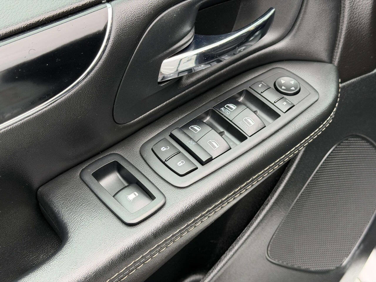 Used 2017 Dodge Grand Caravan SE image 13