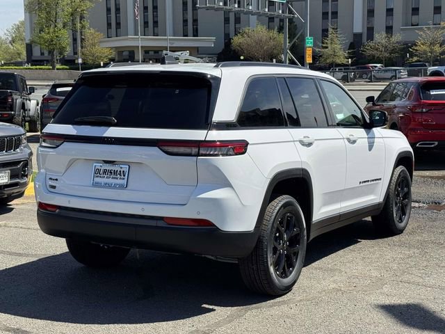 New 2026 Jeep Grand Cherokee Laredo image 2