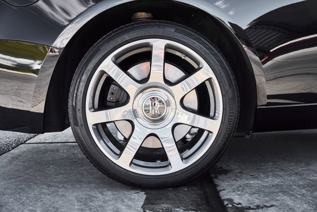 Used 2018 Rolls-Royce Dawn RWD image 20