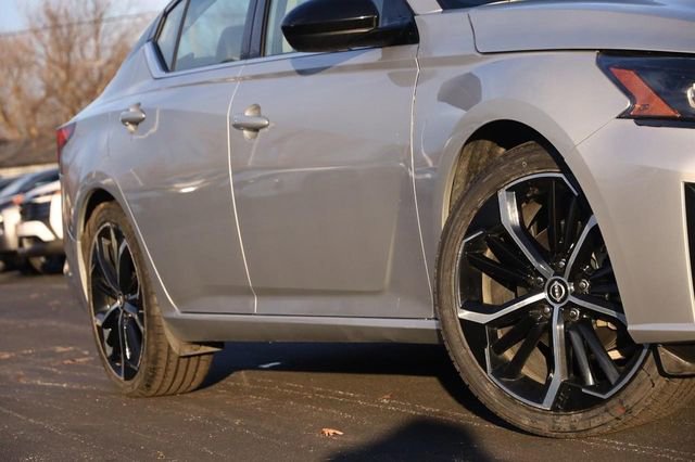 Certified 2024 Nissan Altima 2.5 SR FWD image 3