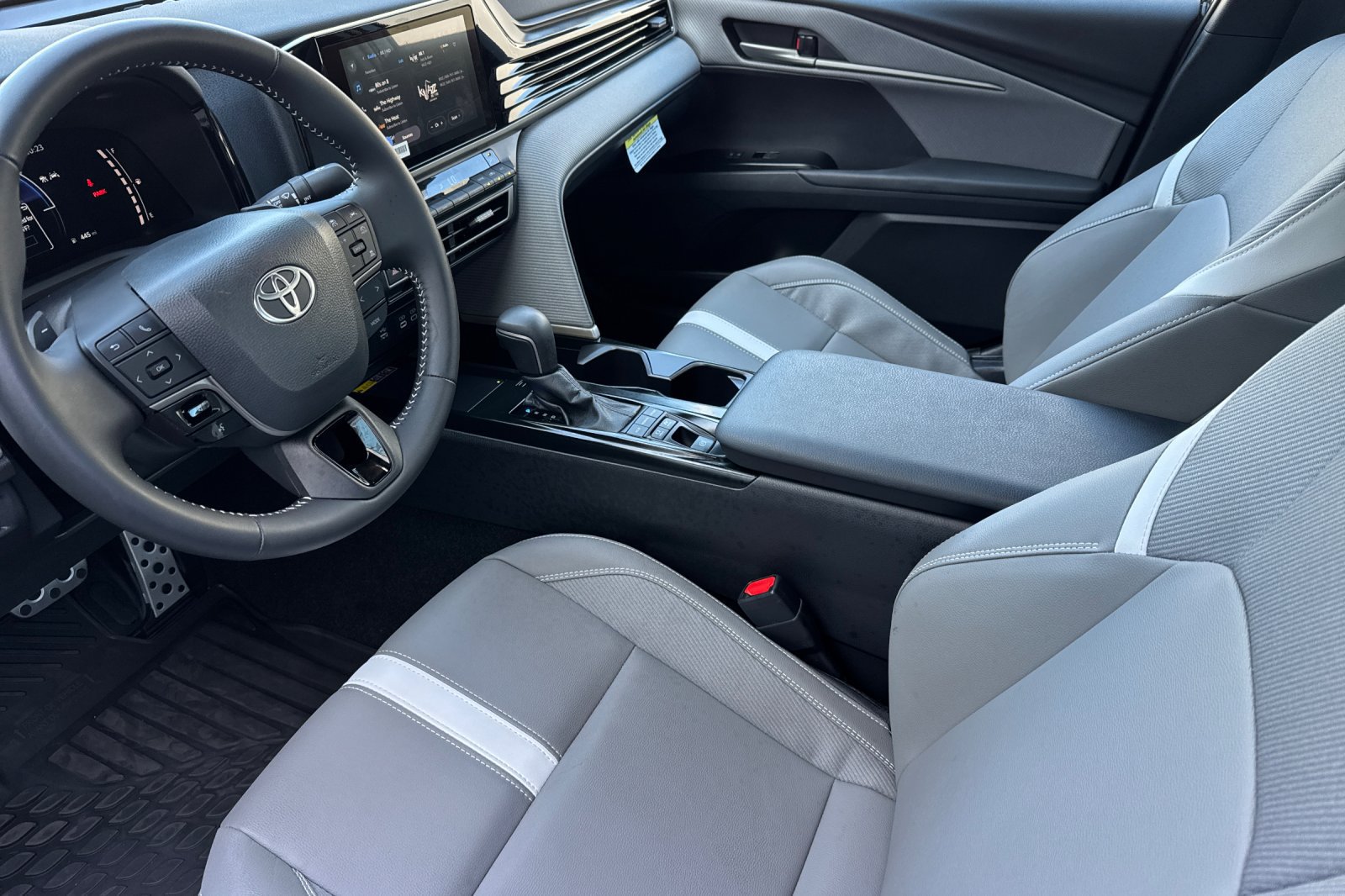 Used 2026 Toyota Camry SE w/ Convenience Package FWD image 12