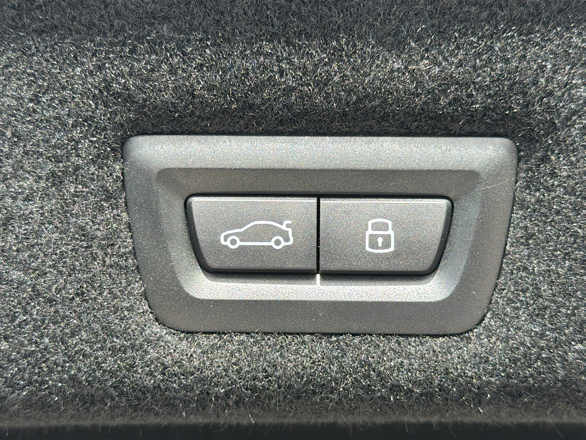 Used 2025 BMW 750e xDrive w/ Executive Package image 13