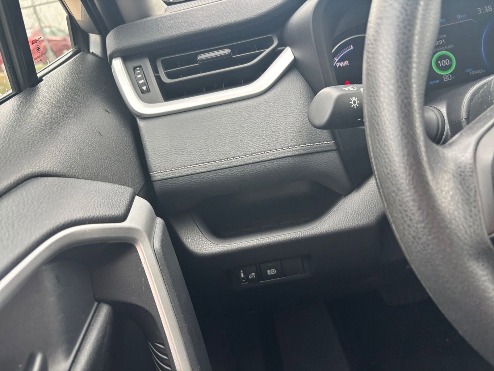 Used 2025 Toyota RAV4 LE image 33