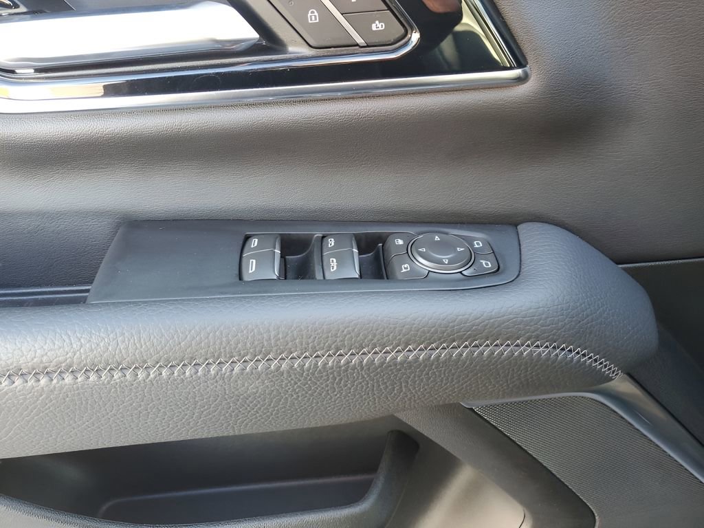 Used 2025 GMC Yukon Denali image 28