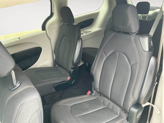 Used 2018 Chrysler Pacifica Touring Plus FWD image 13