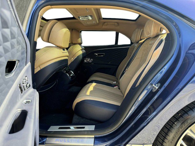 Used 2023 Bentley Flying Spur W12 image 43
