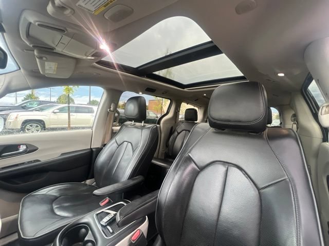 Used 2019 Chrysler Pacifica Limited FWD image 32