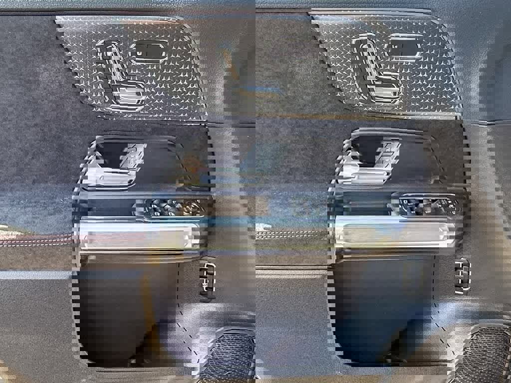 Used 2024 Mercedes-Benz EQB 350 4MATIC SUV image 23