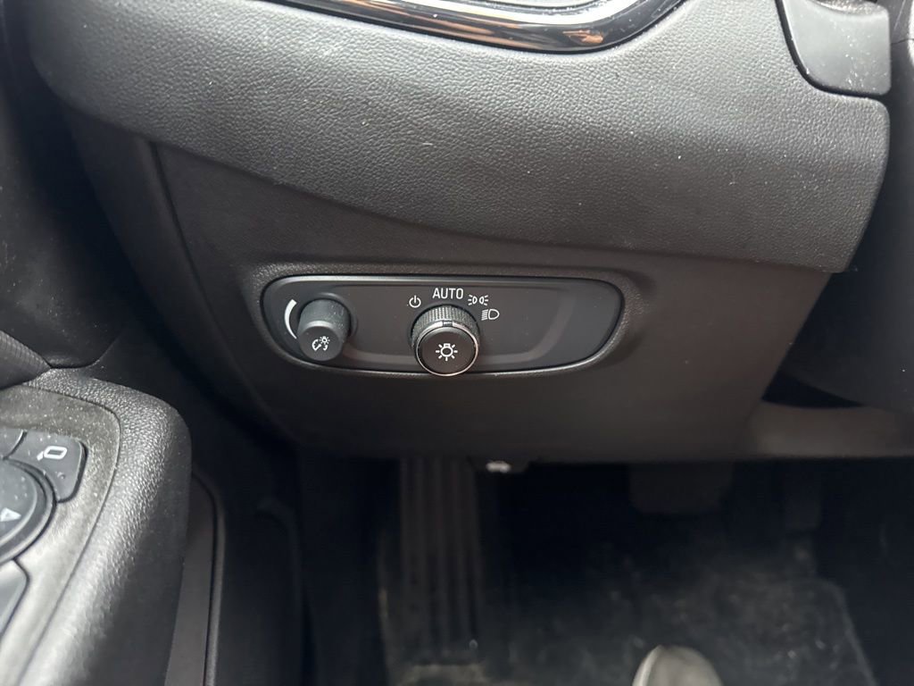 Used 2024 Chevrolet Equinox RS w/ RS Leather Package image 9