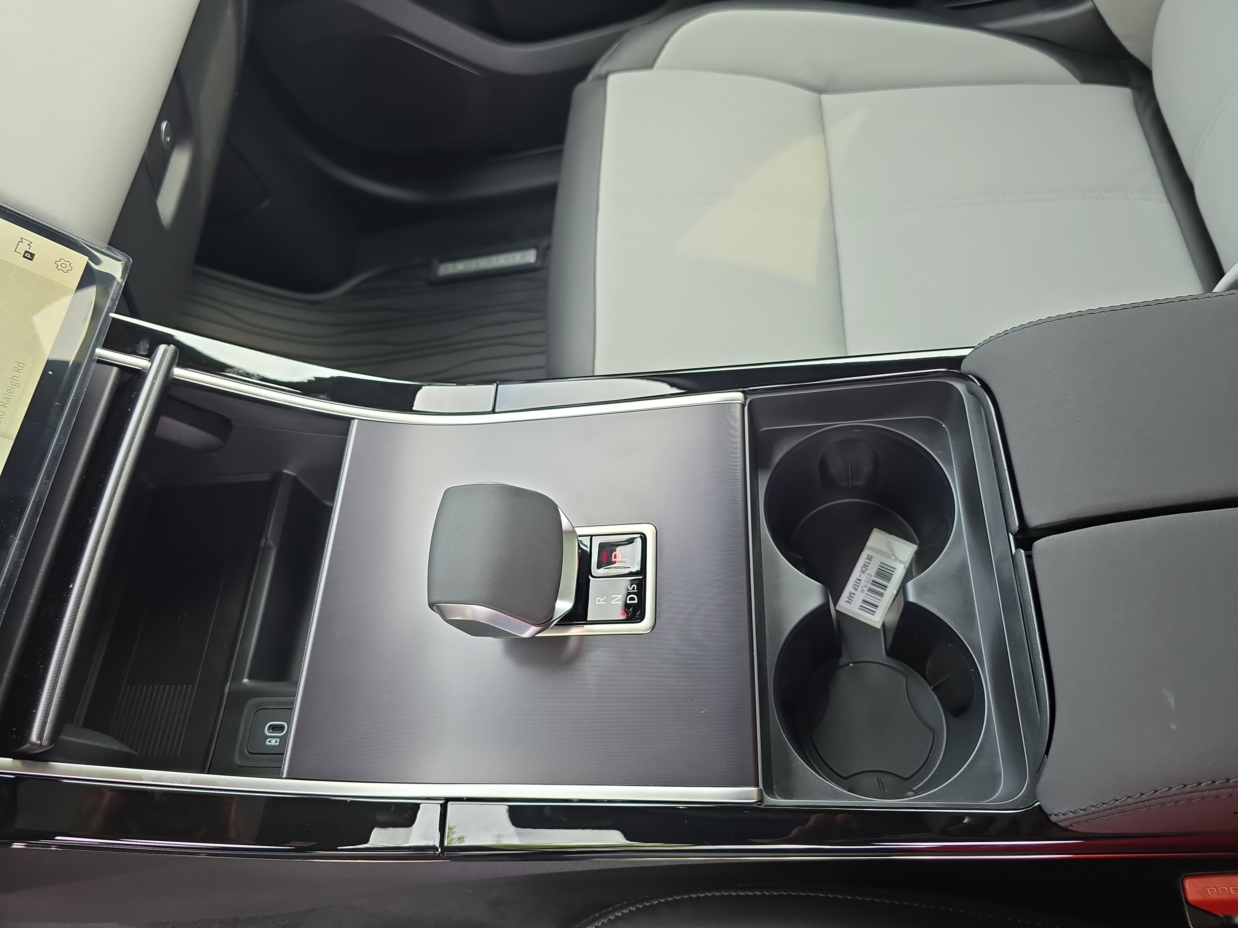 New 2026 Land Rover Range Rover Velar Dynamic SE image 25