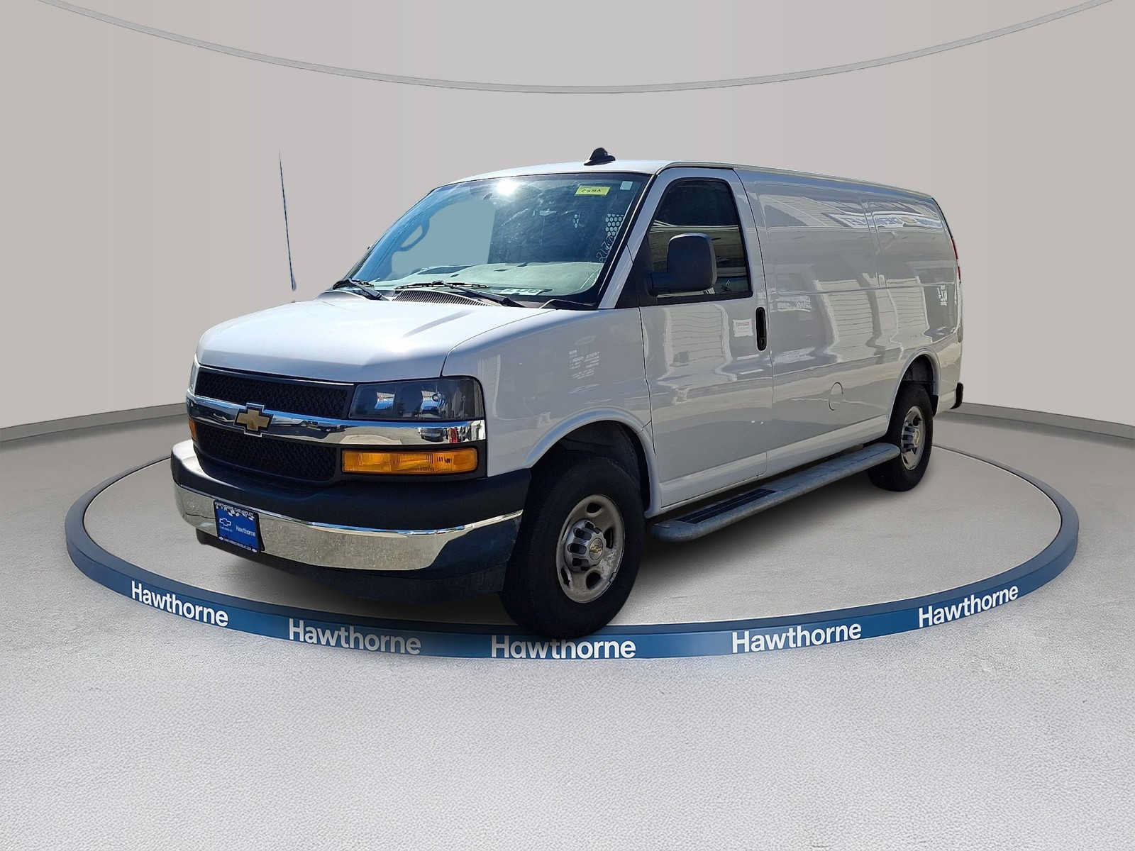 Used 2025 Chevrolet Express 2500 w/ Driver Convenience Package RWD image 3