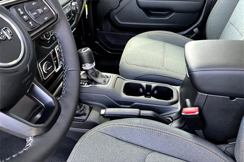 New 2025 Jeep Gladiator Sport image 17