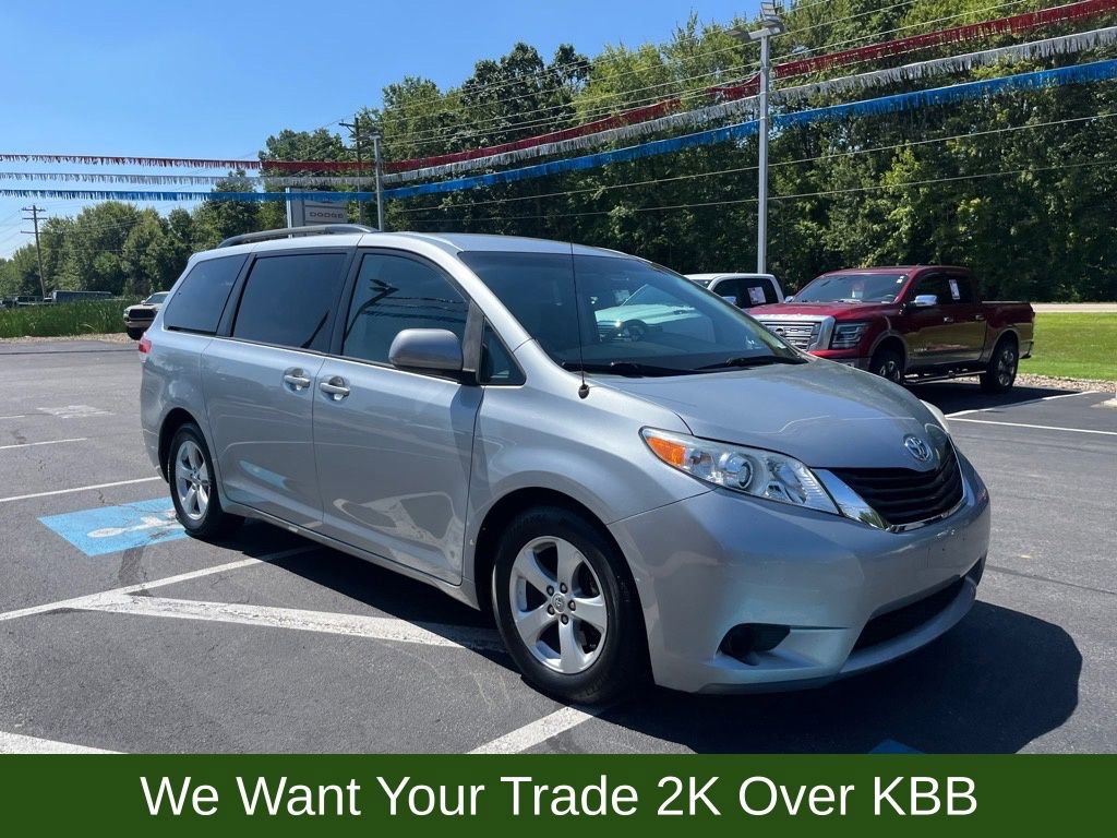 Used 2014 Toyota Sienna LE image 6