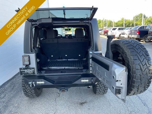Used 2017 Jeep Wrangler Unlimited Sahara w/ Connectivity Group AWD/4WD image 10