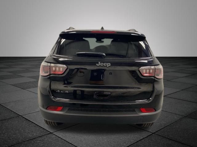 Used 2026 Jeep Compass Latitude image 5