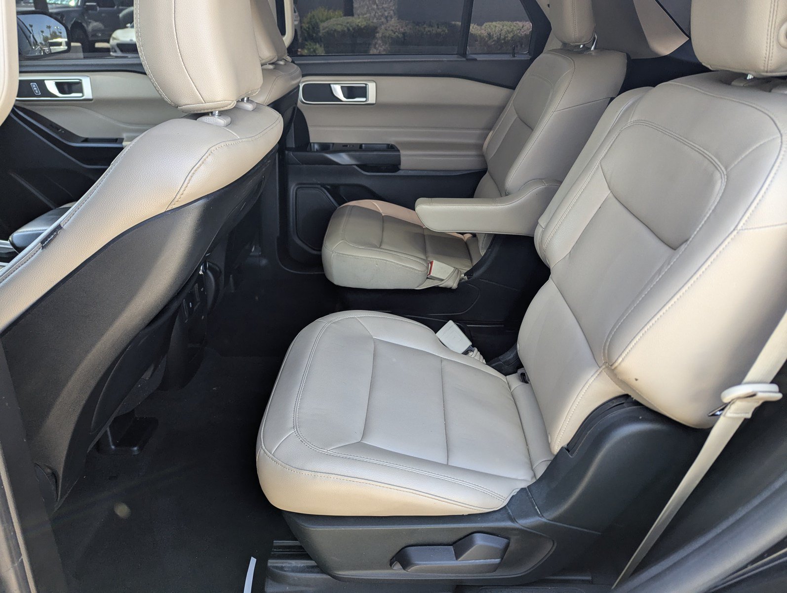 Certified 2020 Ford Explorer XLT w/ Equipment Group 202A RWD image 8