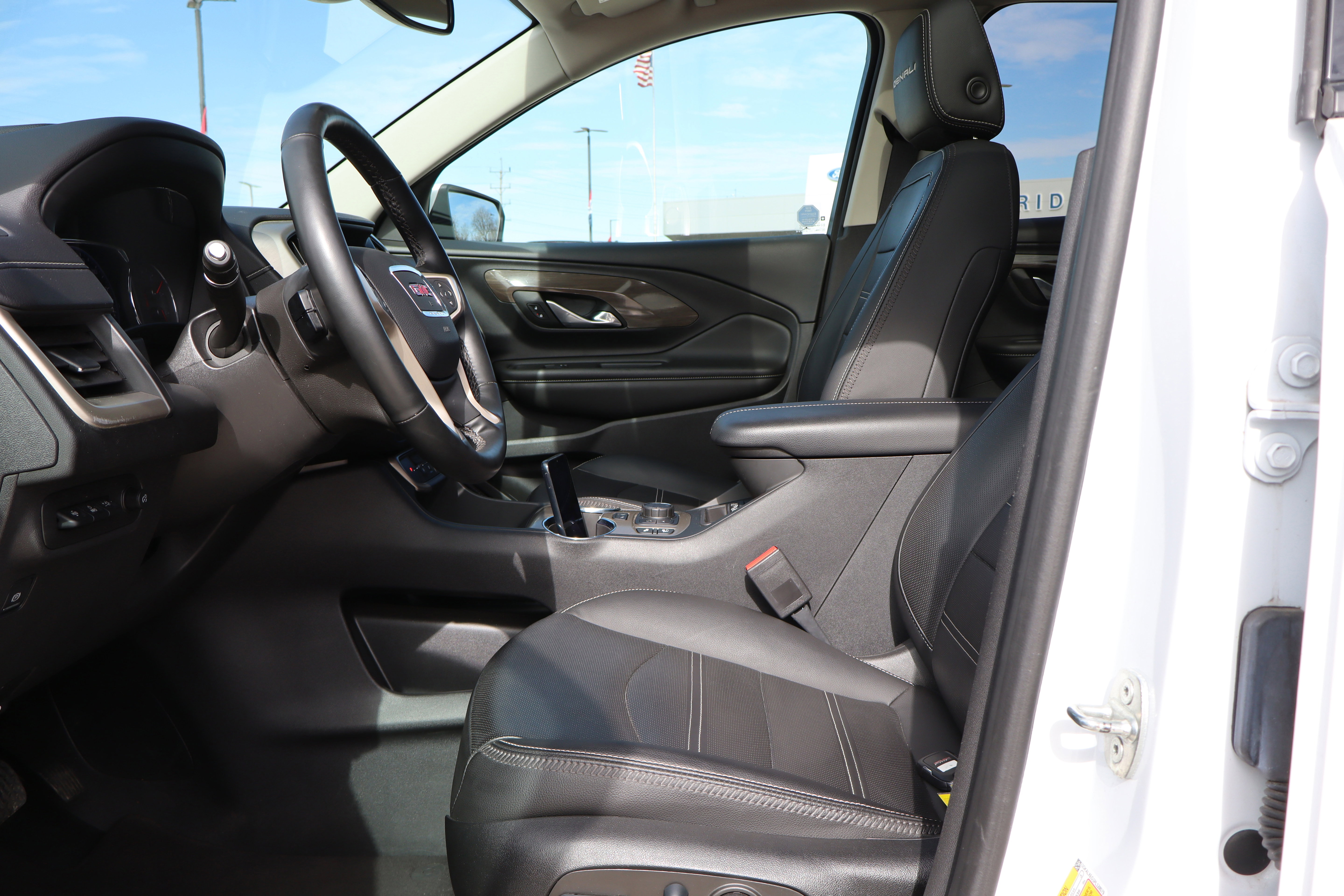 Used 2023 GMC Terrain Denali w/ Denali Premium Package image 10
