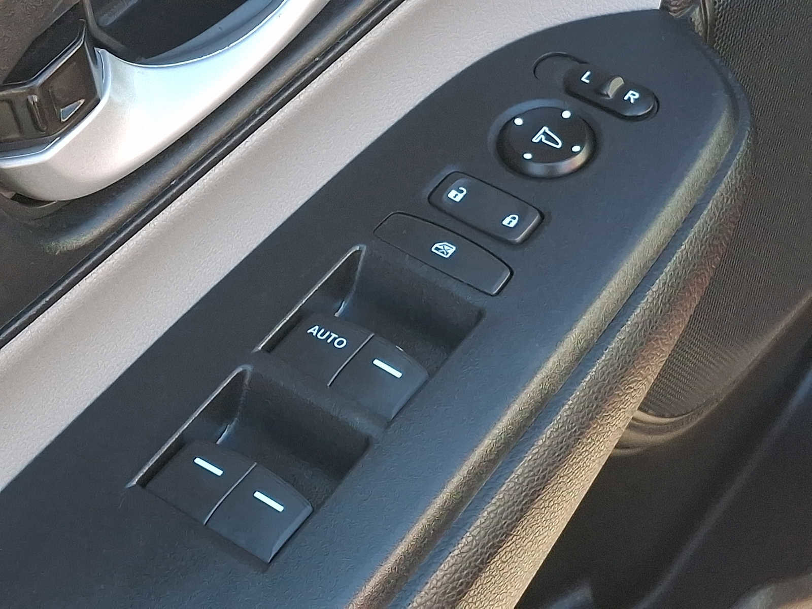 Used 2020 Honda CR-V LX image 25