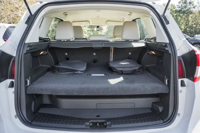 Used 2017 Ford C-MAX Energi Titanium FWD image 14