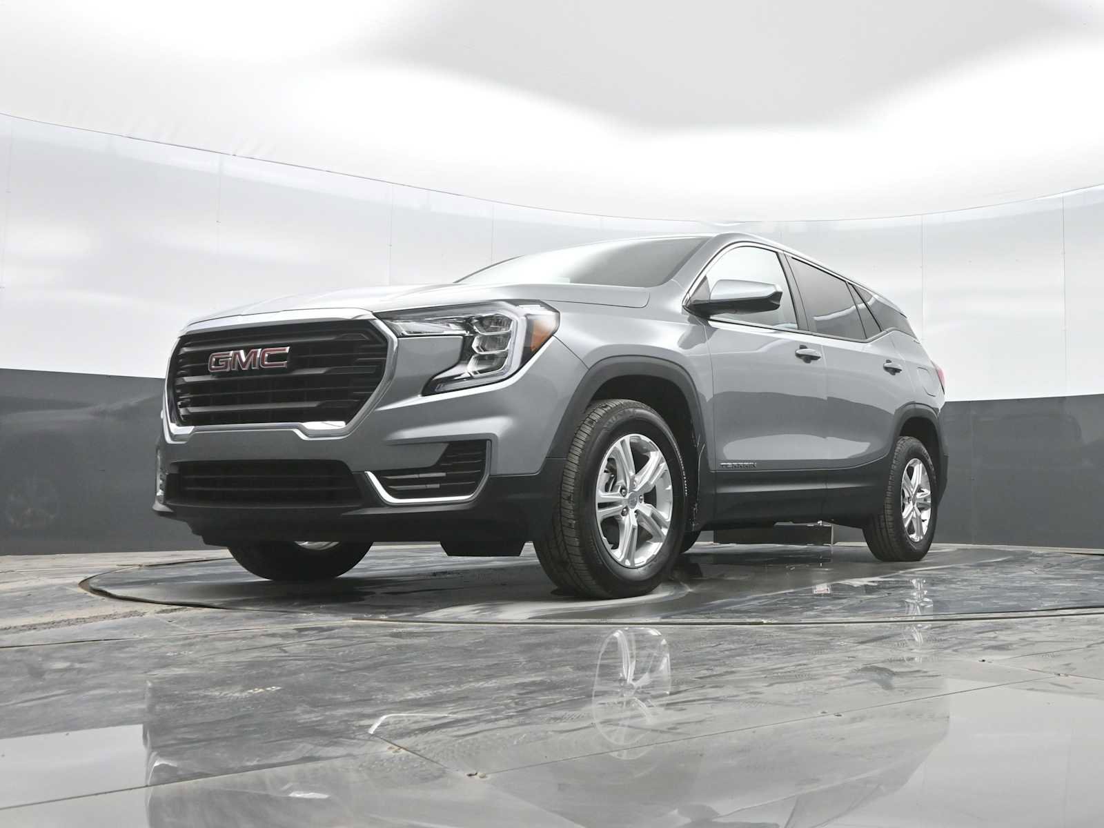 Used 2024 GMC Terrain SLE image 23