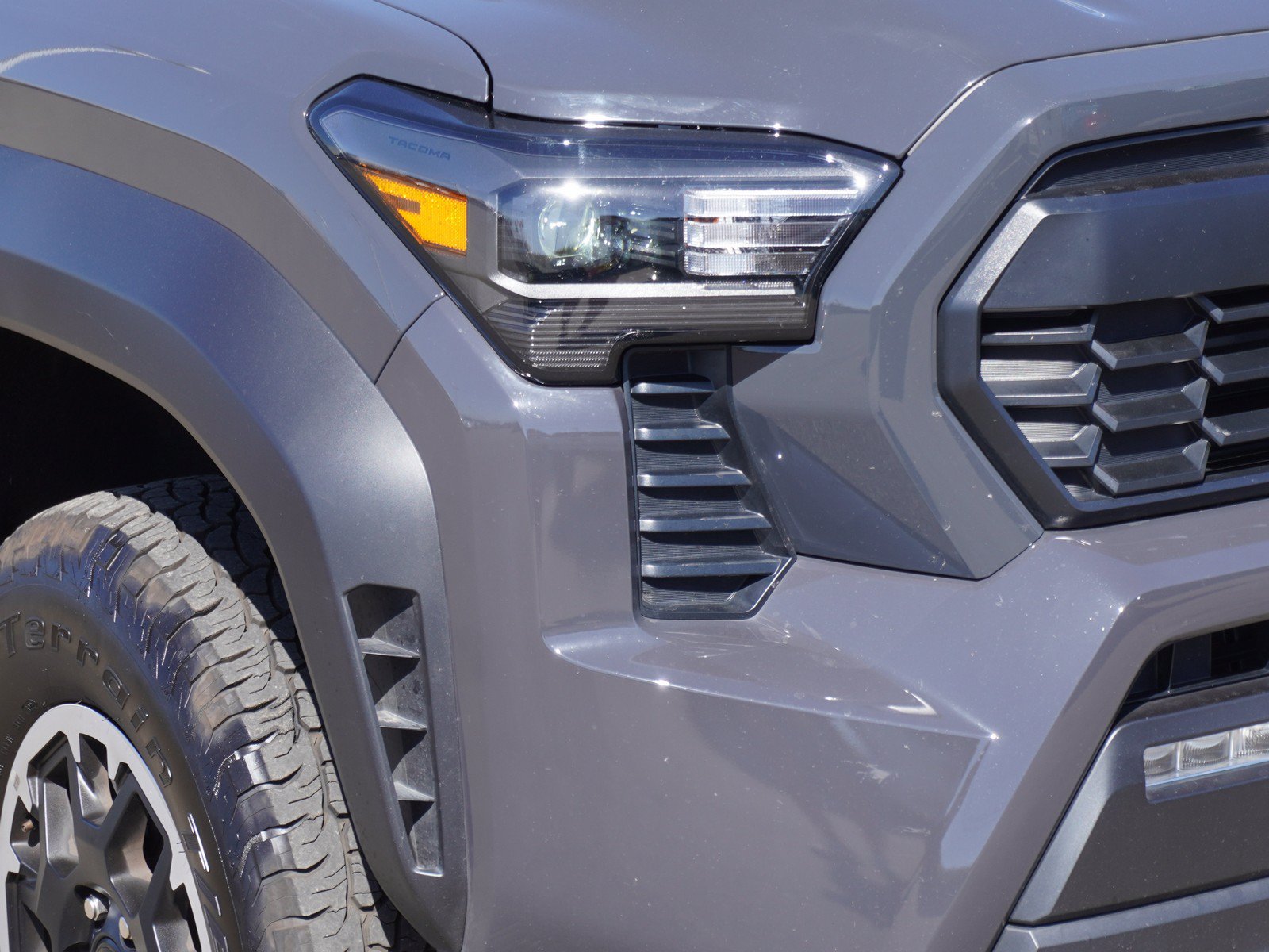 Used 2025 Toyota Tacoma TRD Off-Road AWD/4WD image 3
