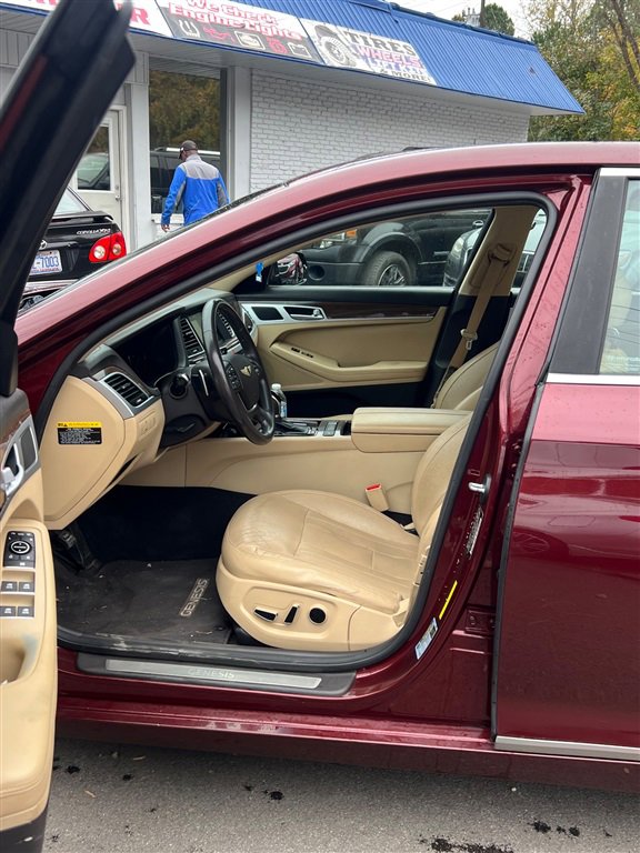 Used 2015 Hyundai Genesis 3.8 image 8