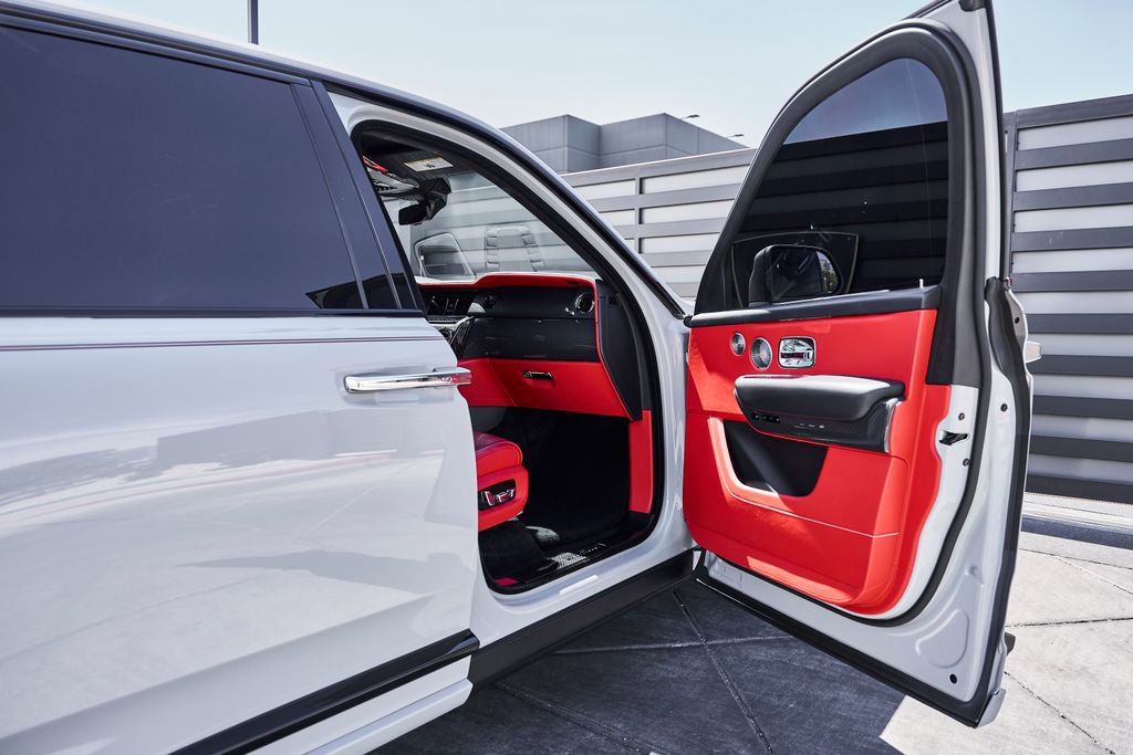 Used 2024 Rolls-Royce Cullinan Black Badge w/ Dark Exterior Package AWD/4WD image 23