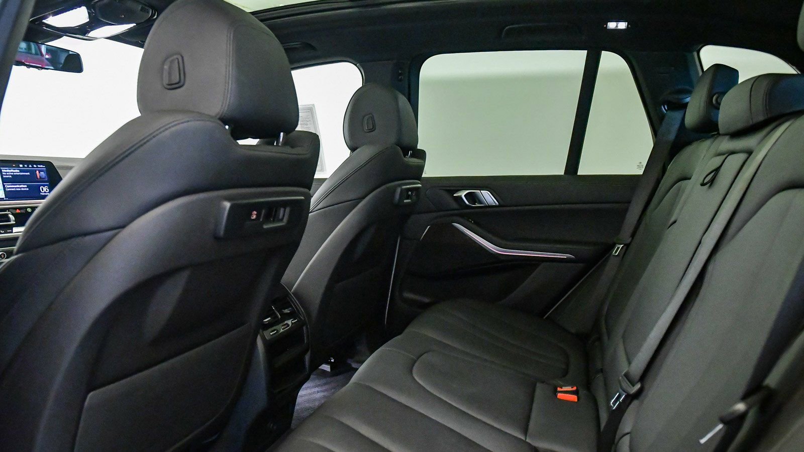 Certified 2022 BMW X5 xDrive40i w/ Parking Assistance Package image 18