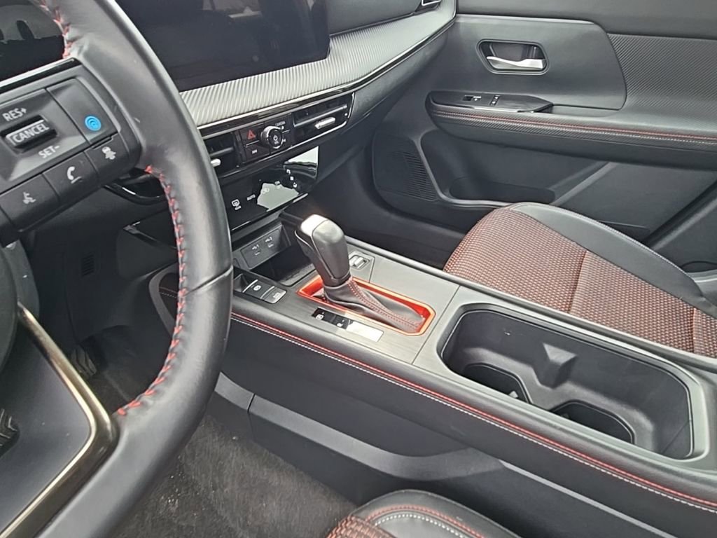 Used 2025 Nissan Kicks SR w/ Illumination Package image 14