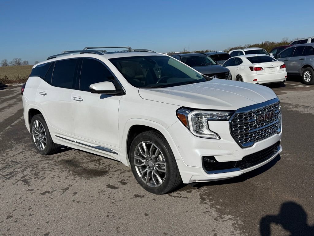 Used 2022 GMC Terrain Denali w/ Denali Premium Package image 2