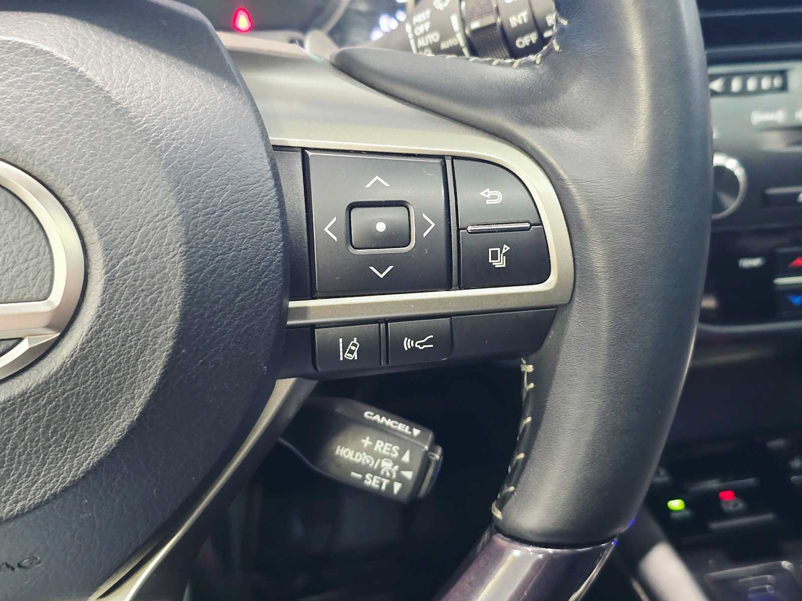 Used 2018 Lexus RX 450h AWD w/ Luxury Package image 19