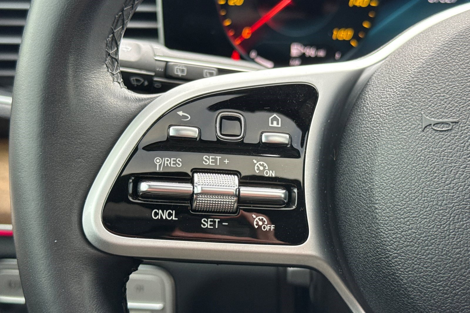 Used 2021 Mercedes-Benz GLE 350 4MATIC image 29