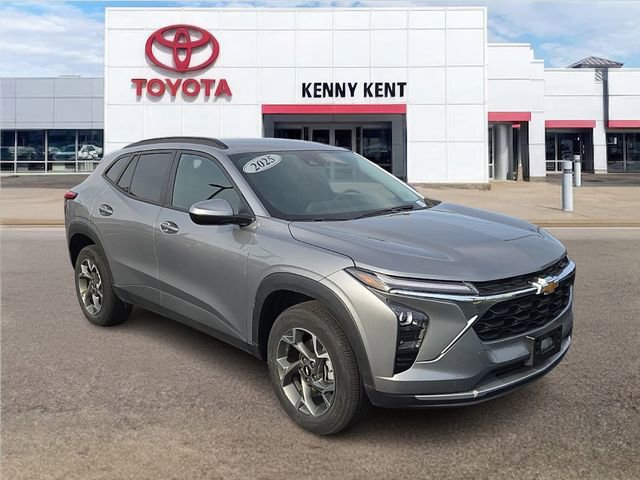 Used 2025 Chevrolet Trax LT w/ LT Convenience Package image 1