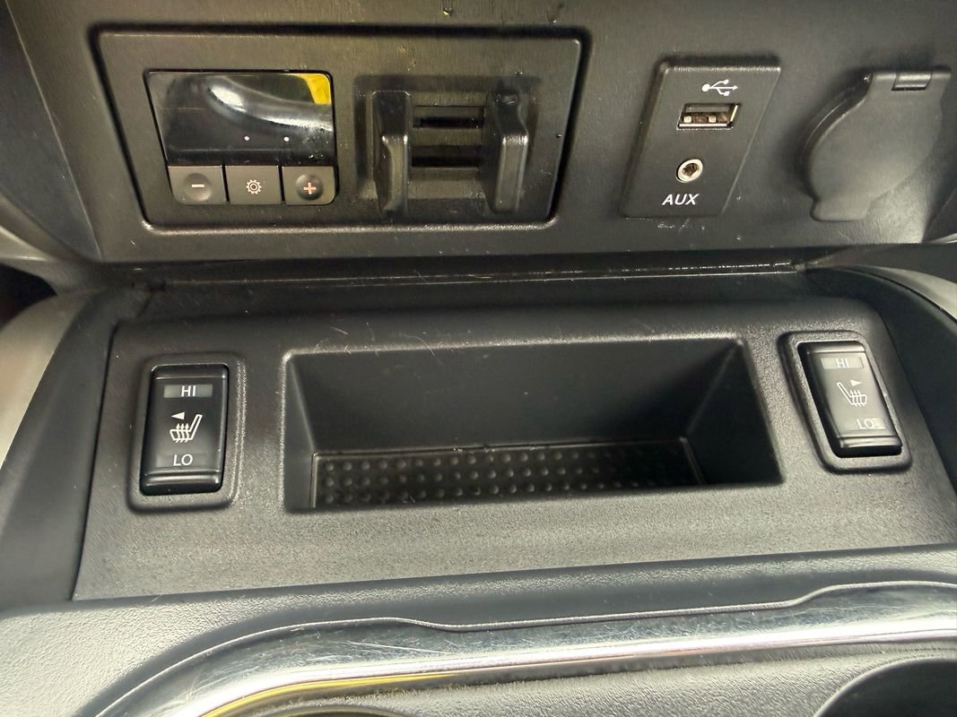 Used 2017 Nissan Titan SV image 19