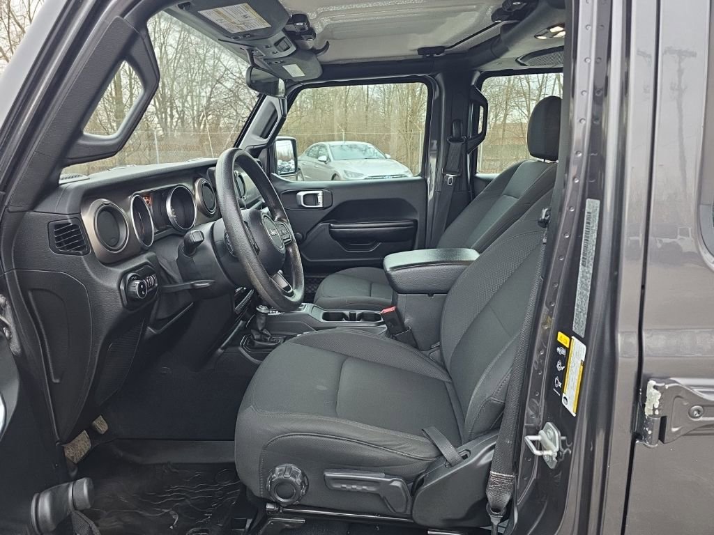 Used 2020 Jeep Gladiator Sport image 14