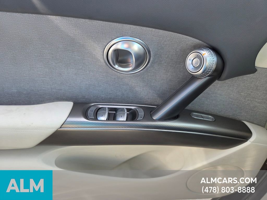 Used 2025 Genesis GV60 RWD image 28