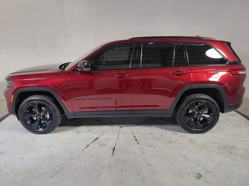 Used 2022 Jeep Grand Cherokee Altitude image 4
