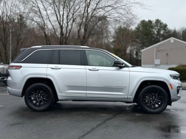Used 2022 Jeep Grand Cherokee Summit w/ Luxury Tech Group V AWD/4WD image 9
