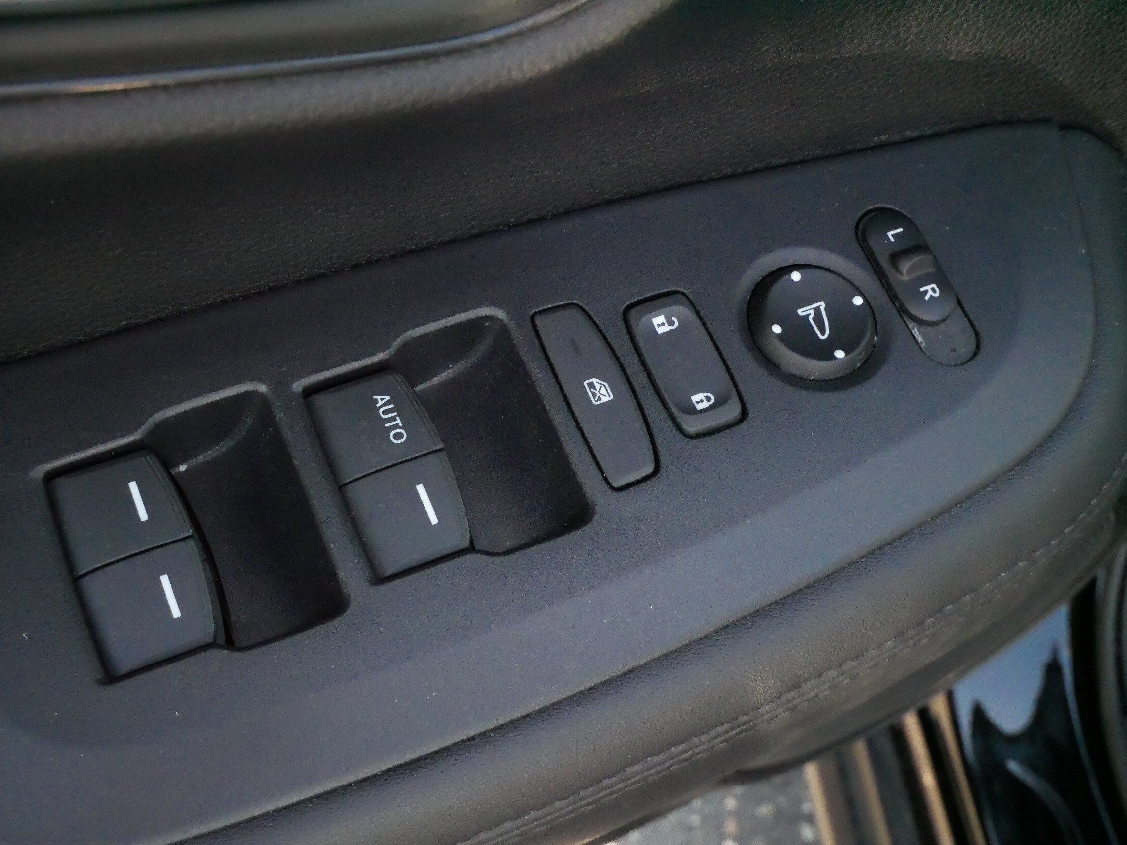 Used 2023 Honda HR-V LX image 19