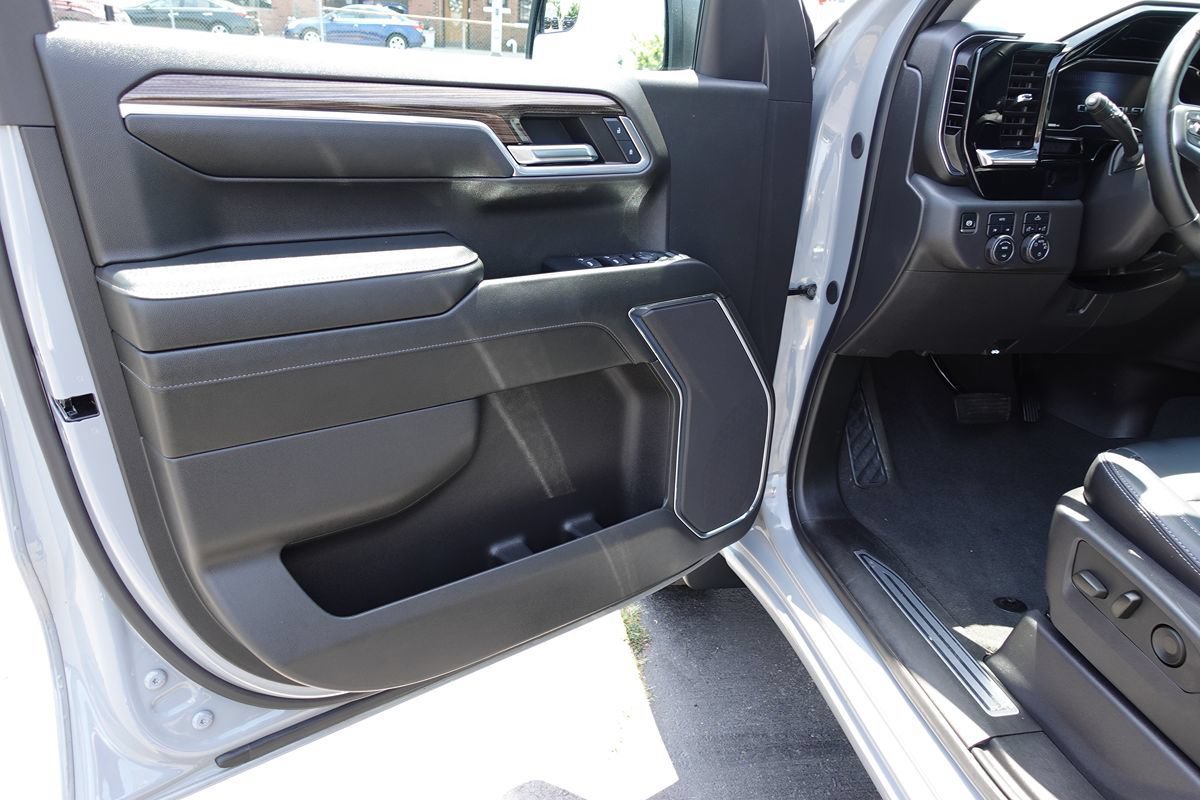 Used 2024 Chevrolet Silverado 1500 LT AWD/4WD image 16