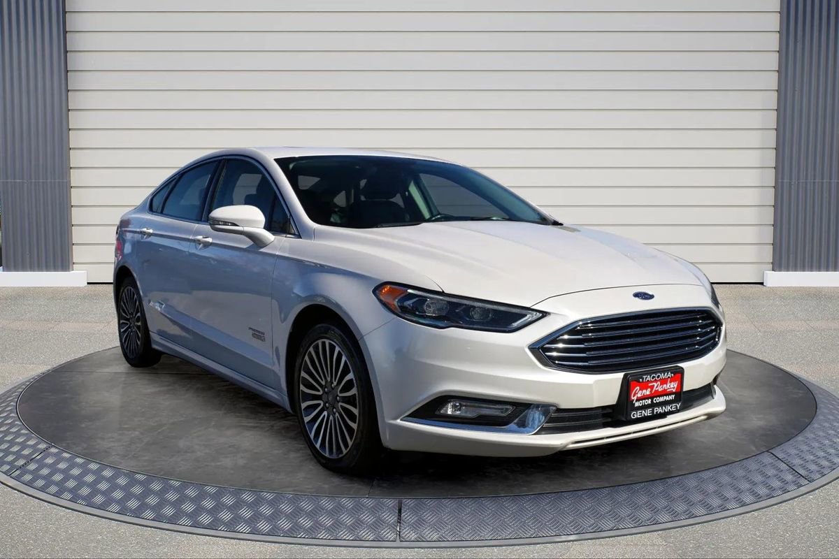 Used 2017 Ford Fusion Energi Titanium FWD image 1
