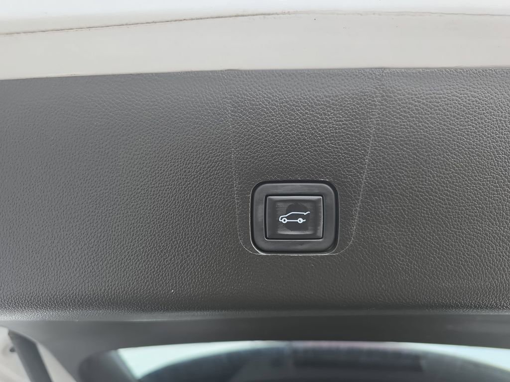 Used 2023 Chevrolet Traverse LT FWD image 21