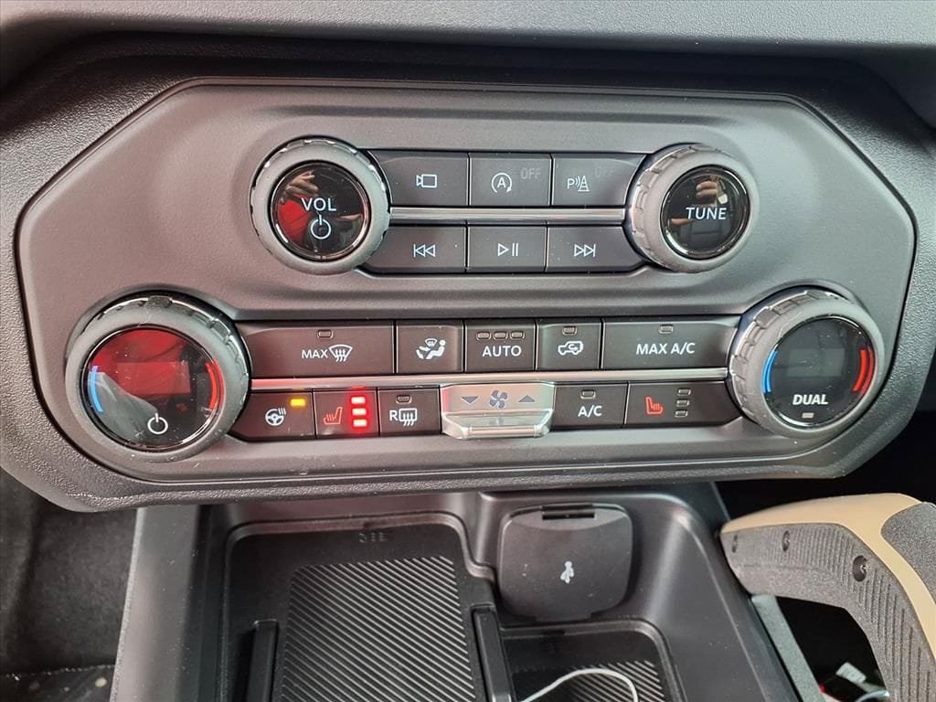 New 2026 Ford Bronco Badlands AWD/4WD image 10