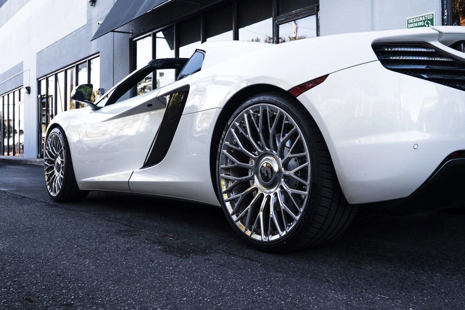 Used 2013 McLaren MP4-12C Spider RWD image 11