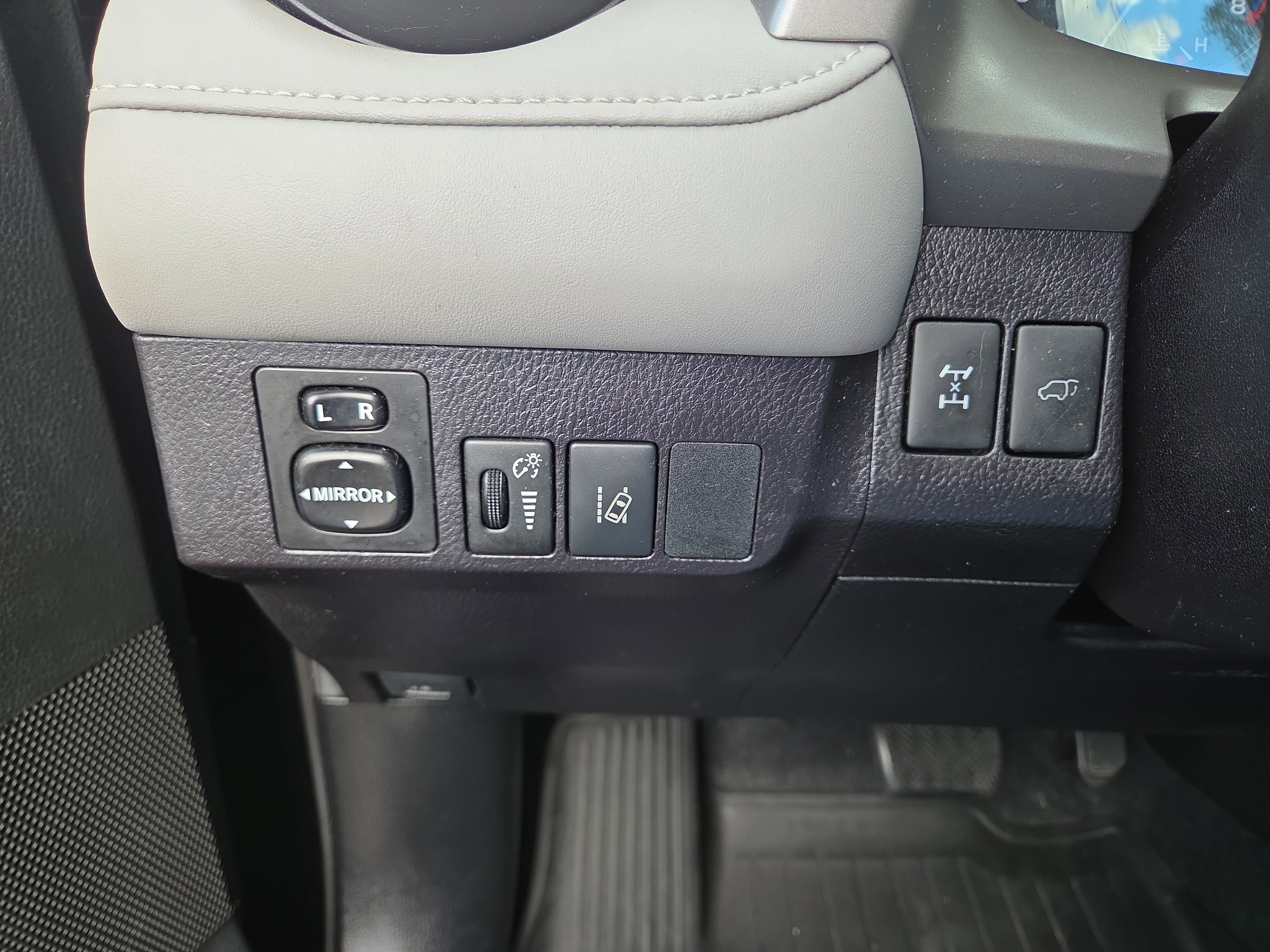 Used 2018 Toyota RAV4 Adventure image 27